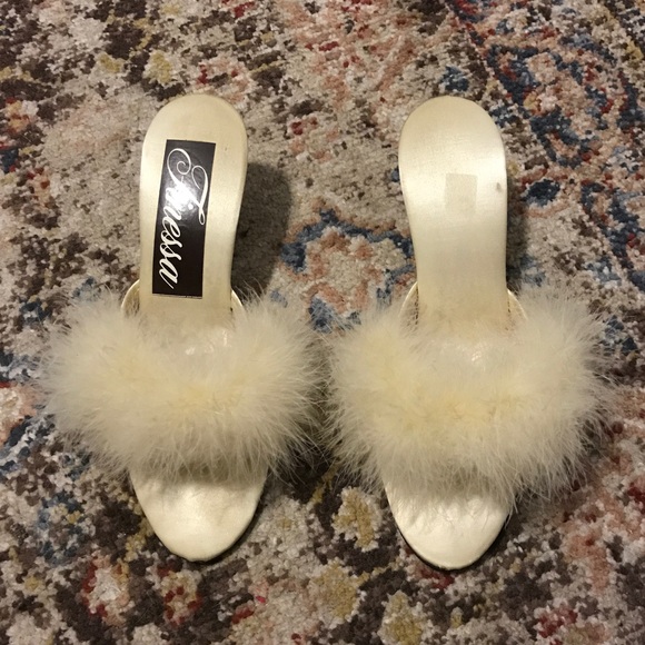🐩 AMAZING VINTAGE FURRY HEELS 🐩 - Picture 1 of 4